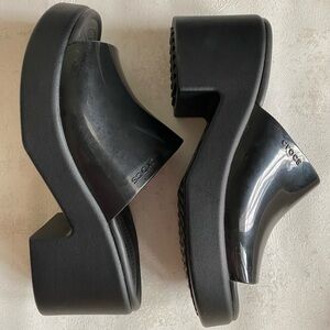 NWOT Crocs Brooklyn High Shine Heel Size 9